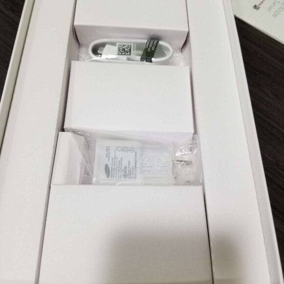 Samsung Galaxy TAB E 16GB,9.6"; WiFi+SIM Unlocked. Like new!!! - Picture 5 of 8